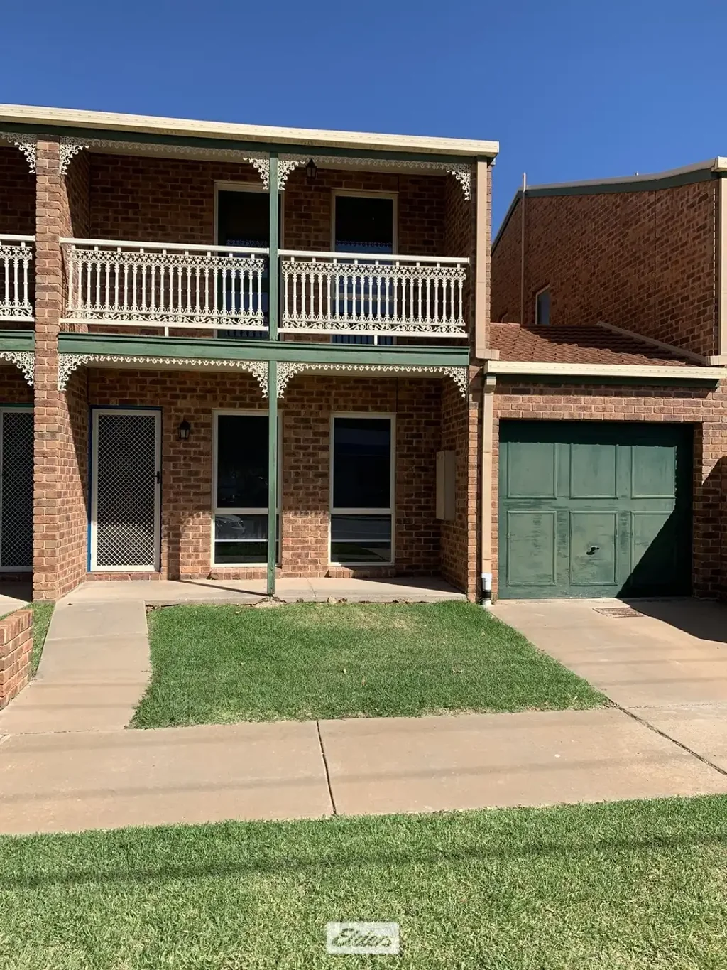 Neat, Secure & Conveniently Located Townhouse