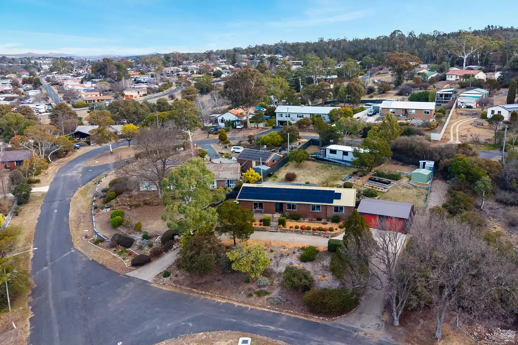 Cooma 7 Bedroom Spacious Family Living with a Fully Self-Contained Tiny Home