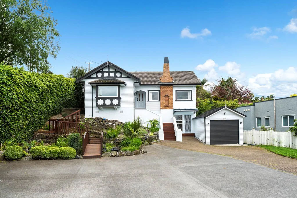 Epsom 4ਬੈੱਡਰੂਮ Family home & Potential in DGZ – 950m² Corner Site