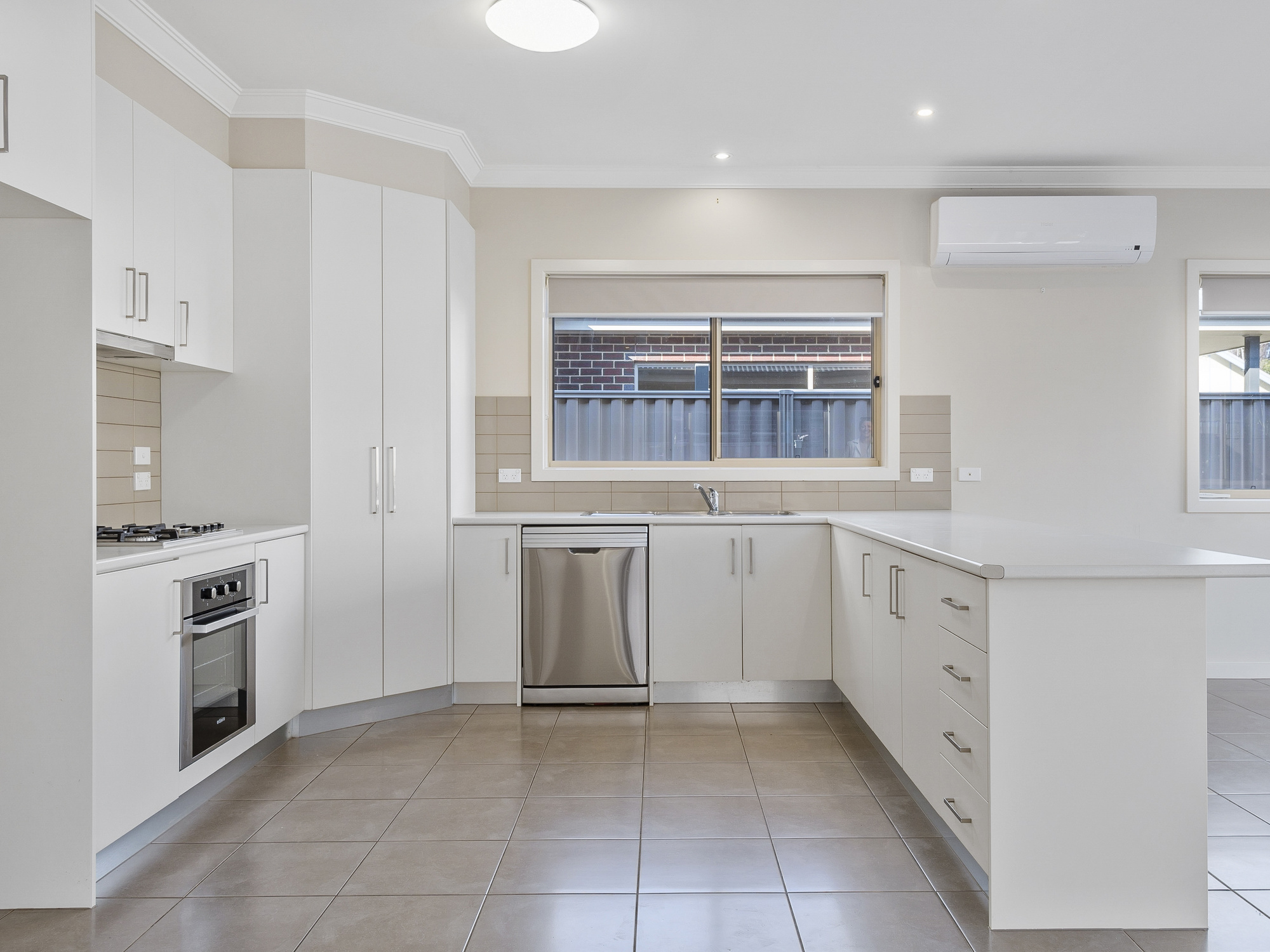 UNIT 3 17 STAWELL ST, ROMSEY VIC 3434, 0房, 0浴, Unit