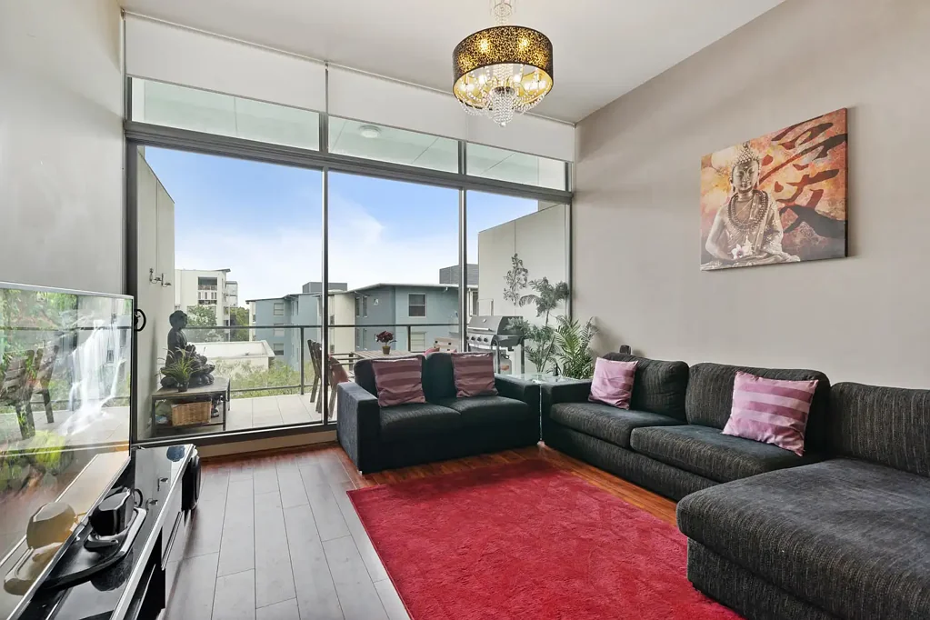 Spacious Bay-side Convenience | Furnished