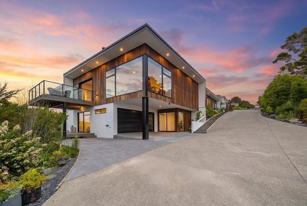 Taieri Mouth 4ਬੈੱਡਰੂਮ Refined Coastal Architecture with Views