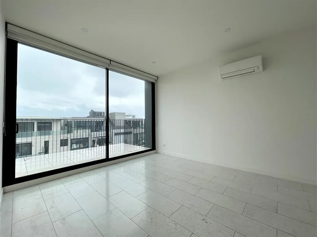 2 bedroom, Top Floor Apartment.
