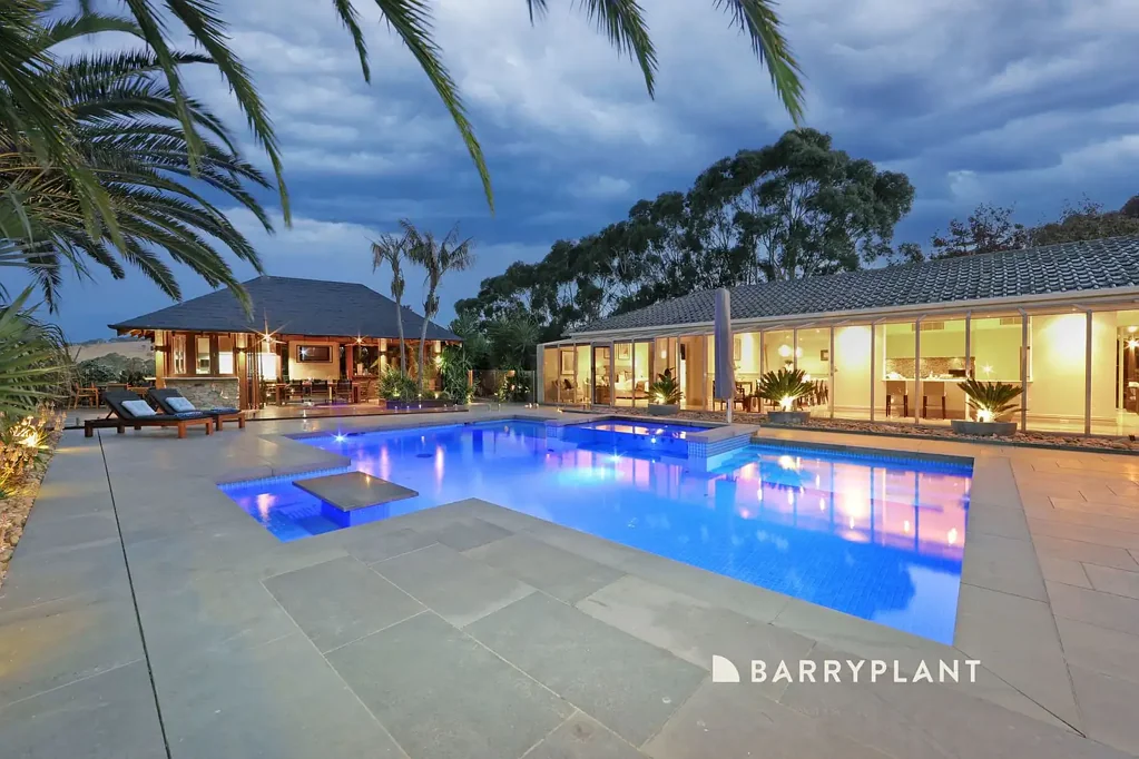 Lysterfield 4 Bedroom Resort living on 20 magical acres