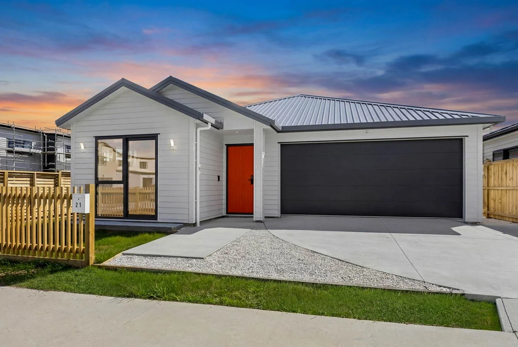 Opaheke 4 Bedroom Corner 4-Bedroom Living in the Heart of Bellfield