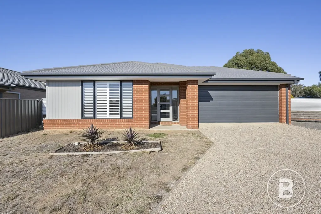 Maryborough 4Zimmer Spacious, Modern & Move-In Ready - large block