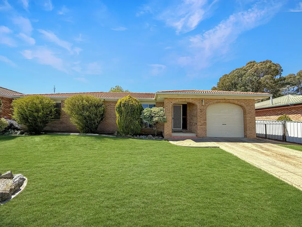 48 Pineview Circuit, Young, NSW 2594