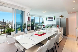 21304/5 Lawson Street, Southport
