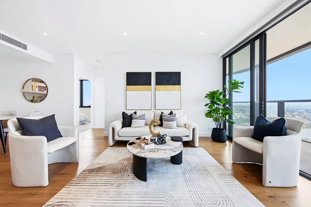 Rhodes 3Habitaciones Near-New High Level 3 Bedroom on Level 43 with Uninterrupted Panoramic City Water Views