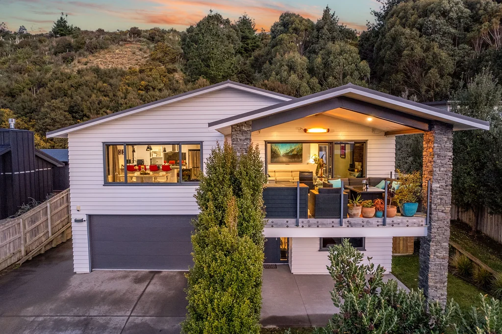 15 Pacific View, Whitby, Porirua, Wellington