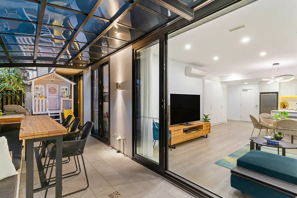 Botany 2Zimmer Stylish Courtyard Apartment with Private Entrance in Prestigious Tailor's Walk