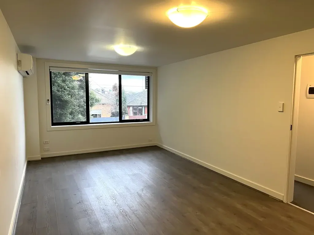STYLISH APARTMENT IN THE HEART OF BRUNSWICK WEST!