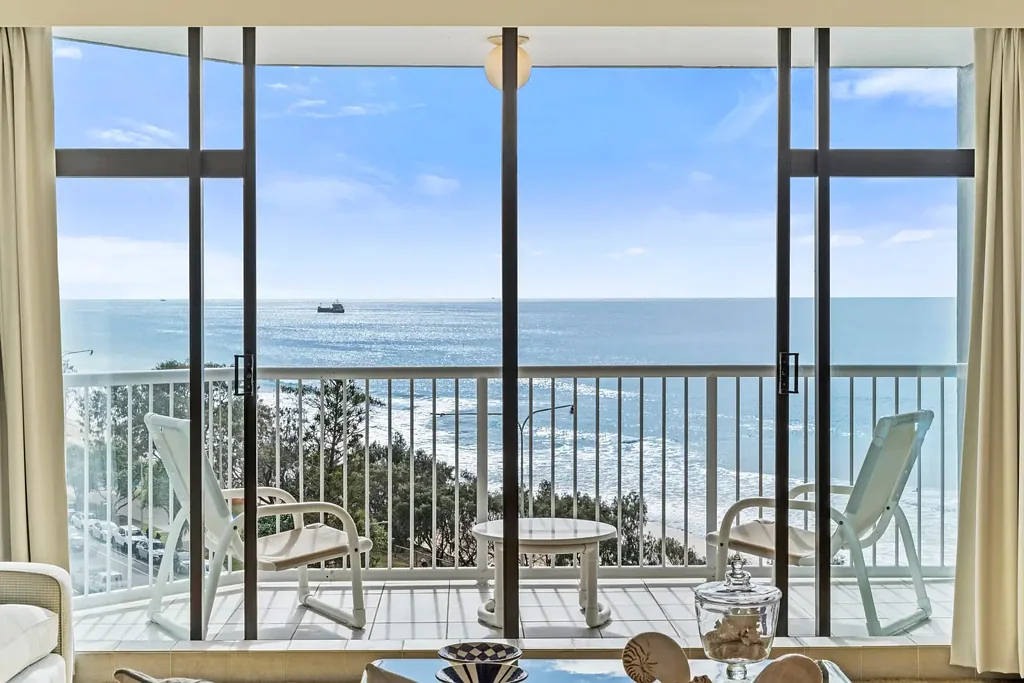 Surfers Paradise 2 Bedroom First Time Offered in Over 45 Years! Stunning Ocean View Apartment - Beachpoint, Surfers Paradise