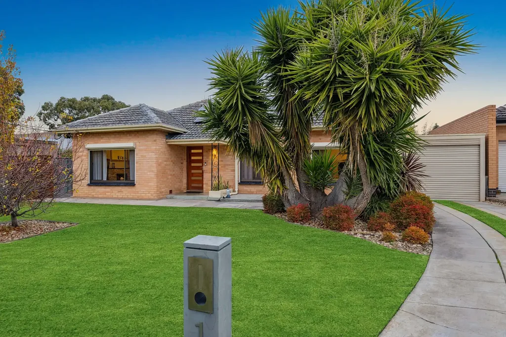 Kidman Park 4Zimmer Stylishly Updated Home on Expansive Allotment with Impressive Wide Frontage