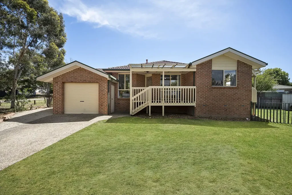 Neat and Tidy 3 Bedroom Freestanding Home