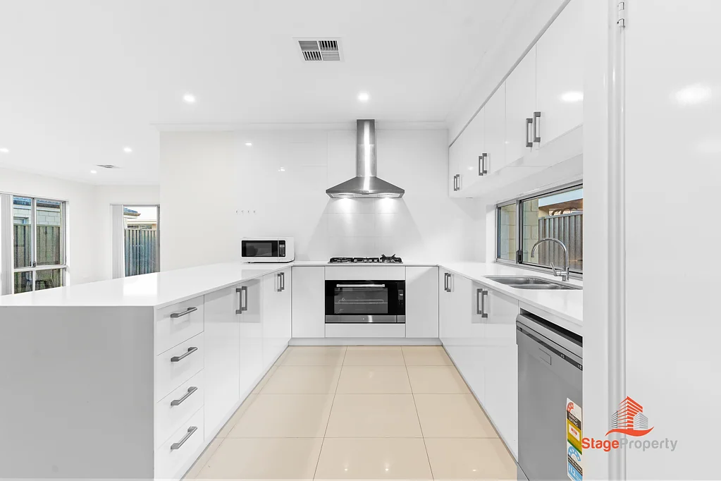 10 Greywacke Entrance, Piara Waters, WA 6112