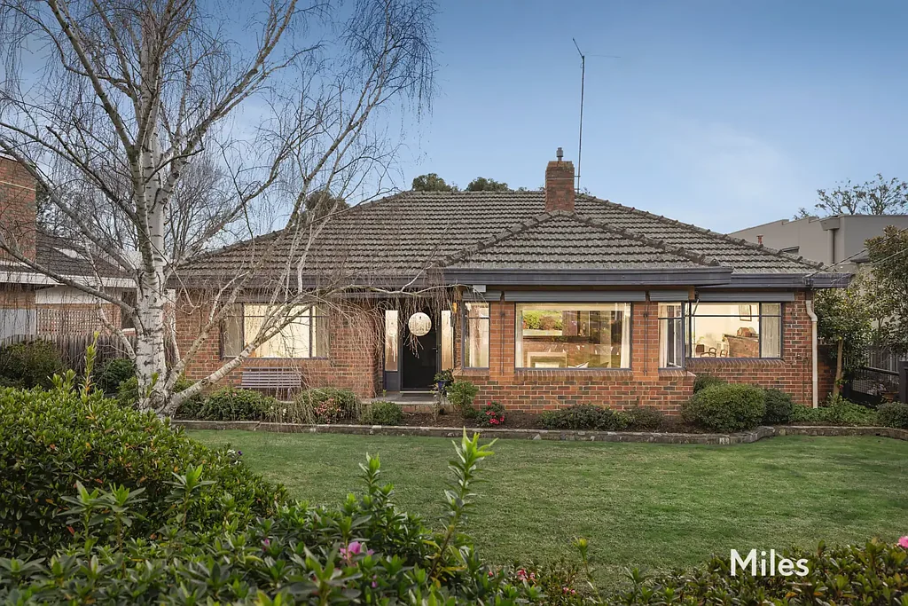 Eaglemont 3房 Mount Eagle 宽敞空间、舒适与潜力 Expansive Mount Eagle Space, Comfort & Potential