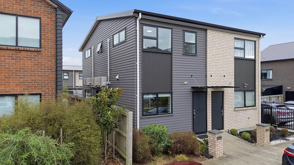 Manukau 2침실 $629k Asking Price! Great Central Manukau Gem