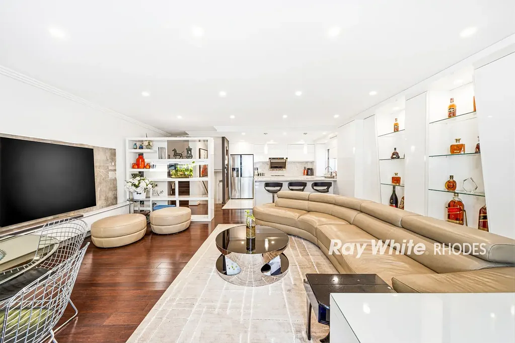 Wentworth Point 3Zimmer Rare 205sqm Split-Level Residence with House-Like Proportions