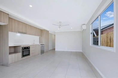 39 Bisschop Street, Deception Bay, QLD 4508, 3房, 3浴, Apartment