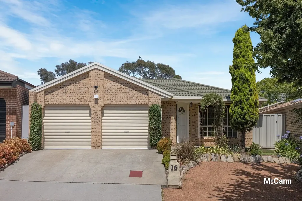 16 Charlton Crescent, Gordon, ACT 2906