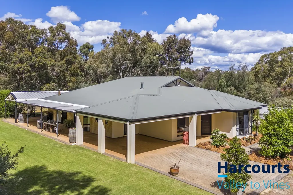 4 Little Bunning Road, Gidgegannup, WA 6083