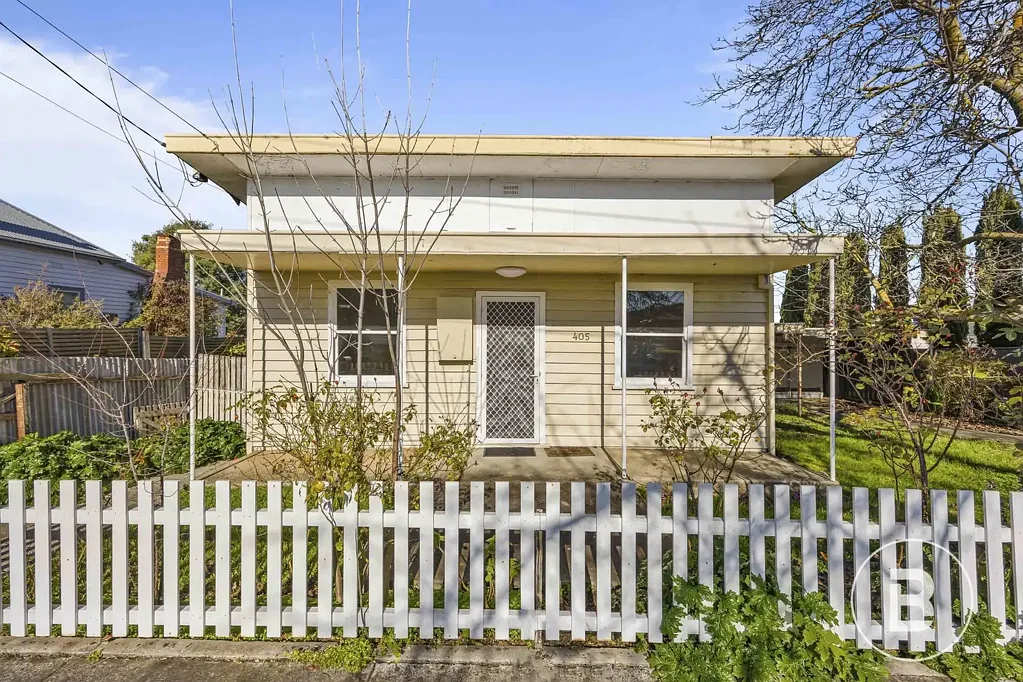 CHAMRING HOME WITH SPACIOUS YARD IN A CONVENIENT REDAN LOCATION