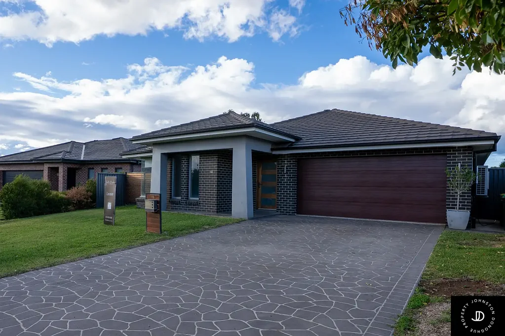 Modern Family Home with Double Bay Shed