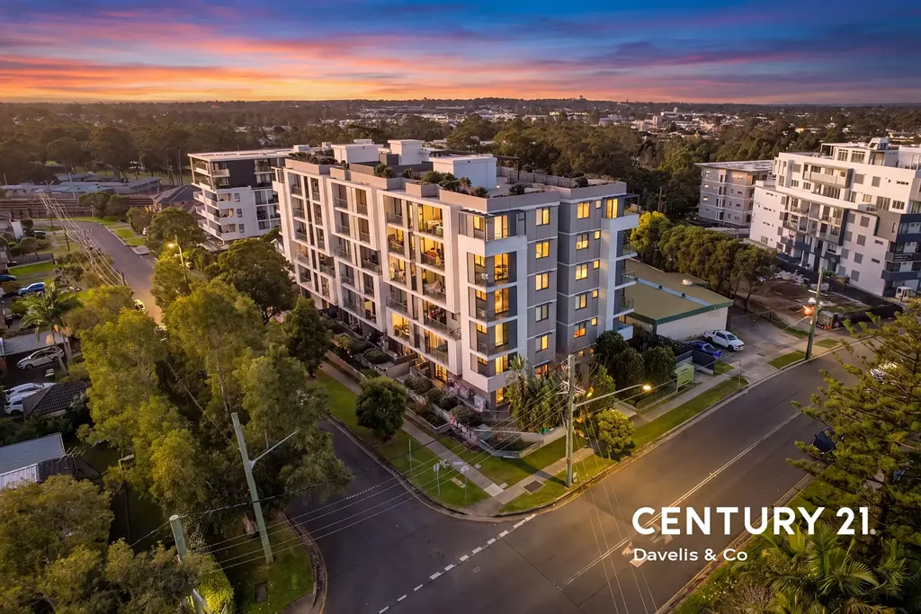 Blacktown 2 Slaapkamer Modern Apartment with Oversized Study
