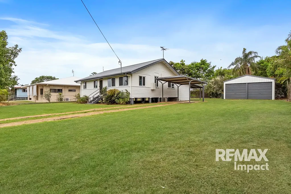 Mareeba 3ห้องนอน Exceptional Opportunity - Spacious Family Home  & Shed with Development Potential on 855m² Block!