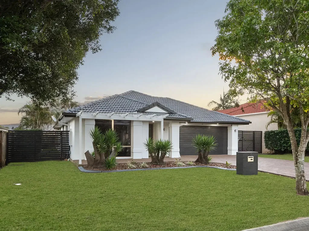 North Lakes 4બેડરૂમ Beautifully Refreshed with Rare Double Side Access