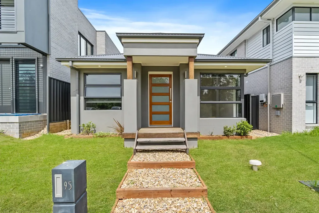 95 Liz Kernohan Drive, Elderslie, NSW 2570