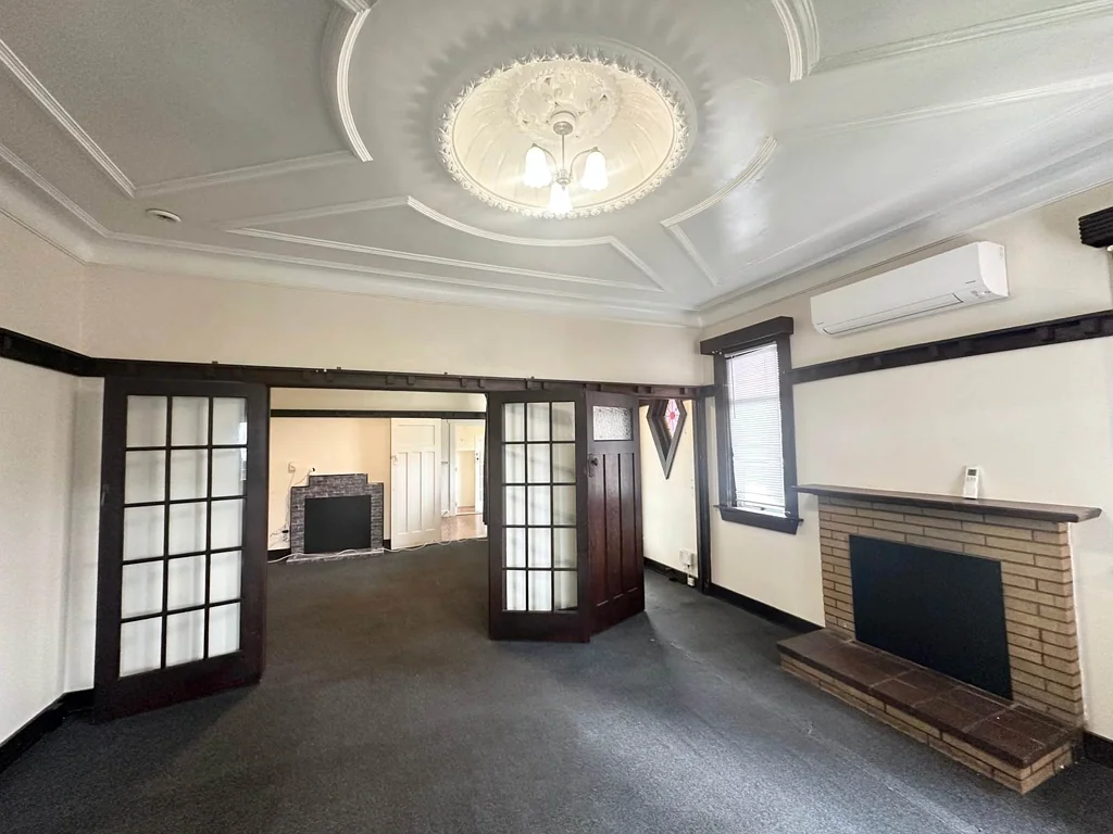 Spacious 3-Bedroom Home in Prime Sandringham L...