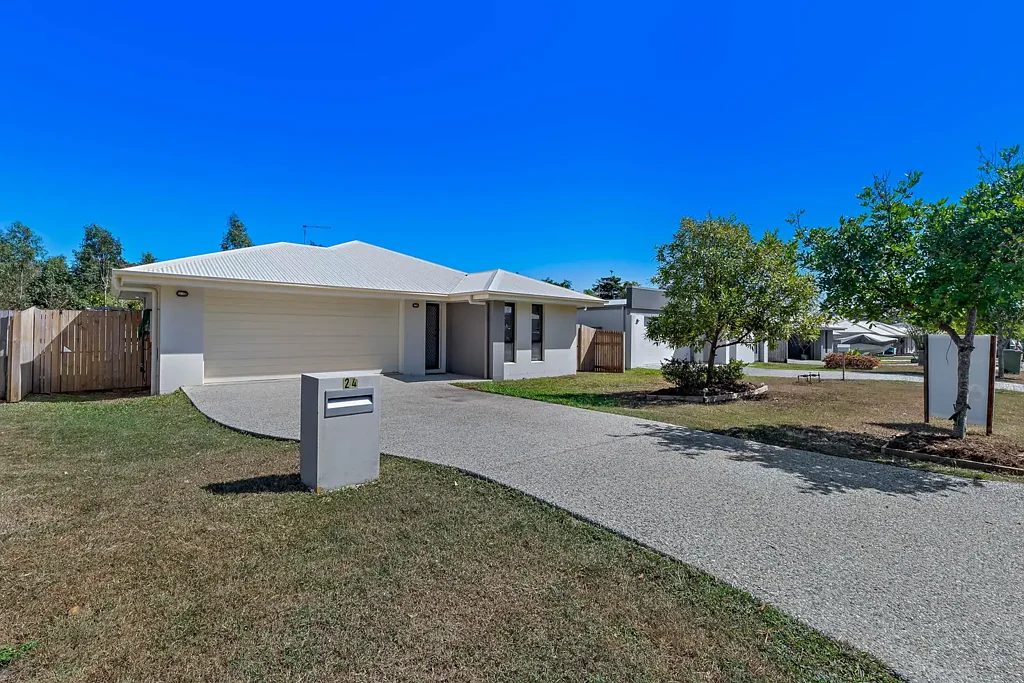 Cannonvale 4房  Four-Bedroom Cannonvale Home with Income and Future Lifestyle Potential