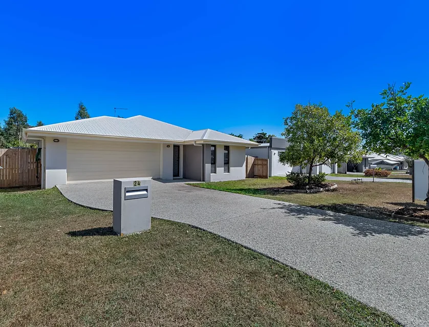 24 Trader Crescent, Cannonvale, QLD 4802, 4房, 2浴, House