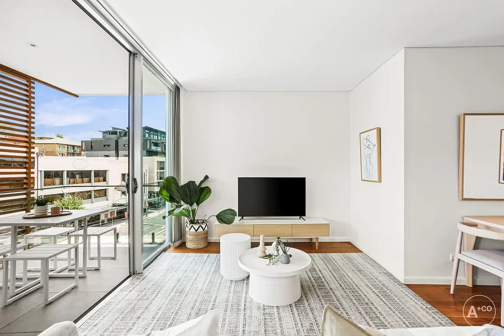 Freshly Updated, Light-Filled Apartment in a Prime Location