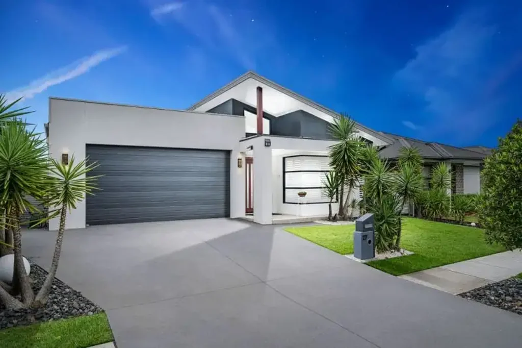 27 Starke Street, Spring Farm, NSW 2570