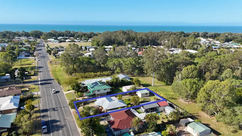 Toogoom 3房  Relaxed Living By The Beach - Investment Or Lifestyle Opportunity
