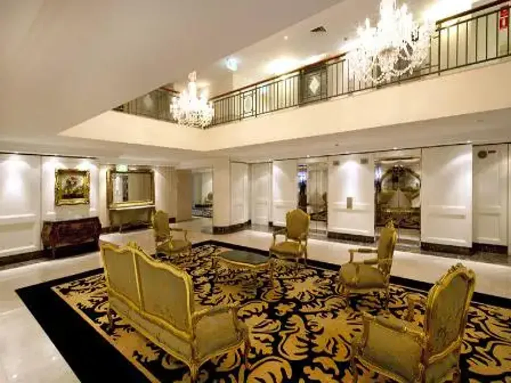 Milsons Point 1房 礼宾服务 游泳池 健身房 公交车 火车 渡轮 优质电器 Marble浴室 阳光阳台 精心花园 Luxury 1 bedroom apartment with Concierge, pool and gym