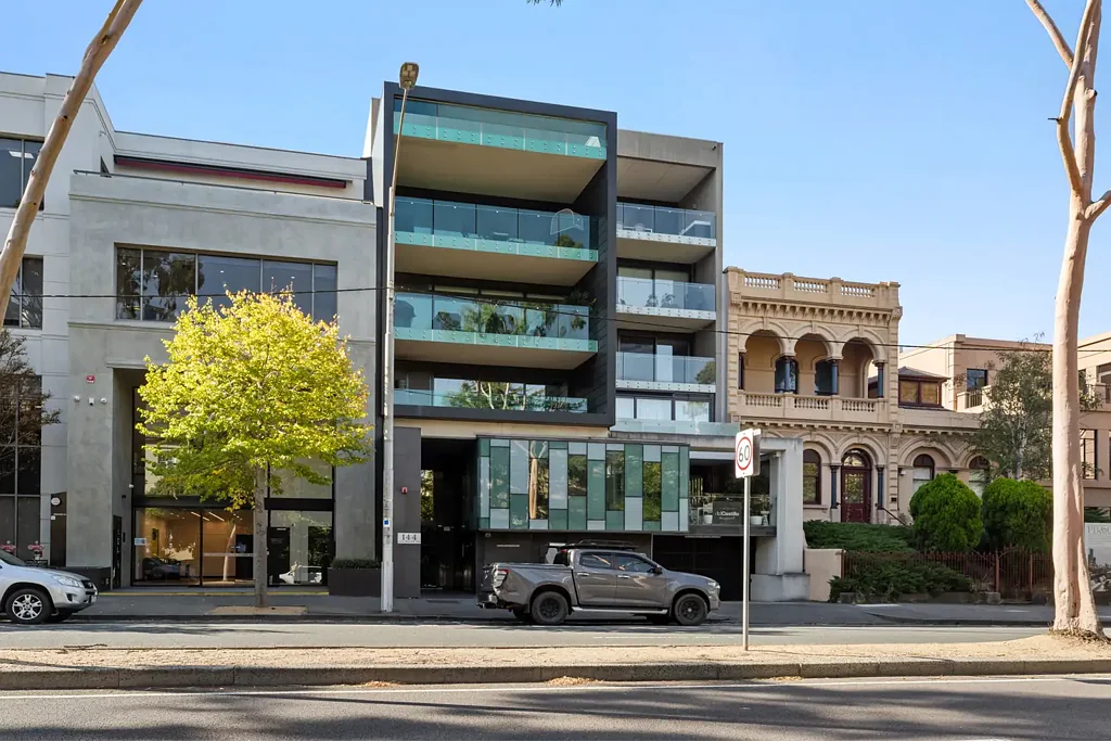 East Melbourne 2房 设计独特，卓越天成 Exclusive by Design, Exceptional by Nature