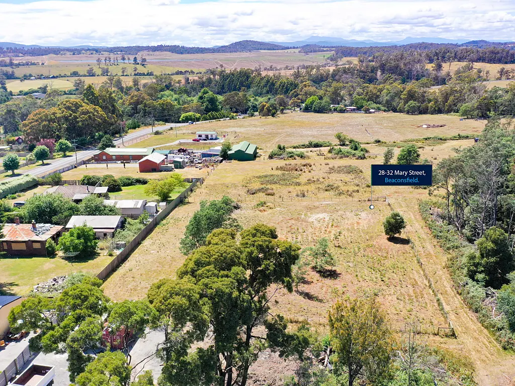 Beaconsfield  3 Titles, Over 3000m²