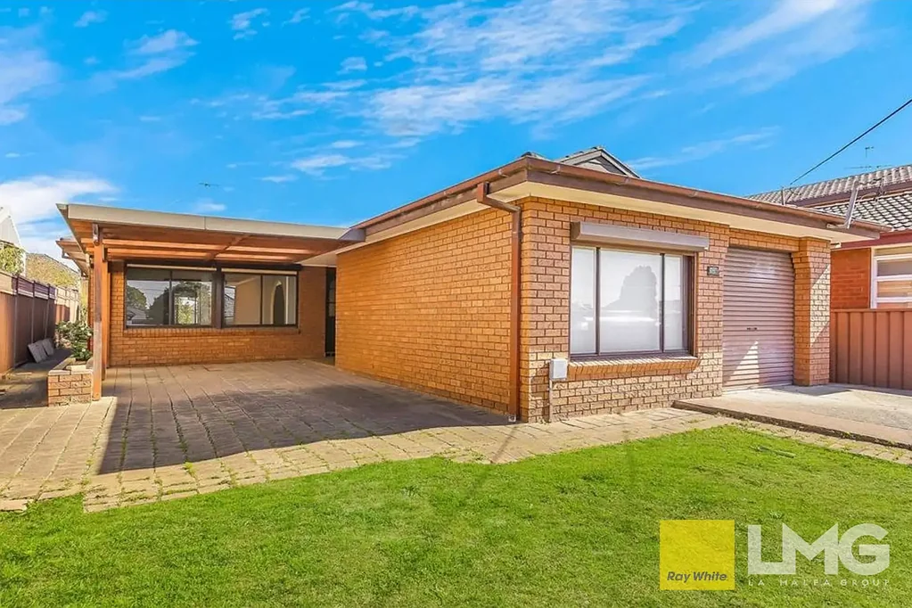 Lidcombe 4chambre Spaciously Appointed Brick Family Residence in a Prime Location!