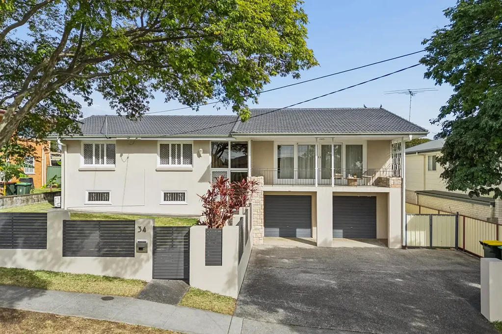 Mansfield 6બેડરૂમ Double-Story Family Home in Mansfield's Dual School Catchment