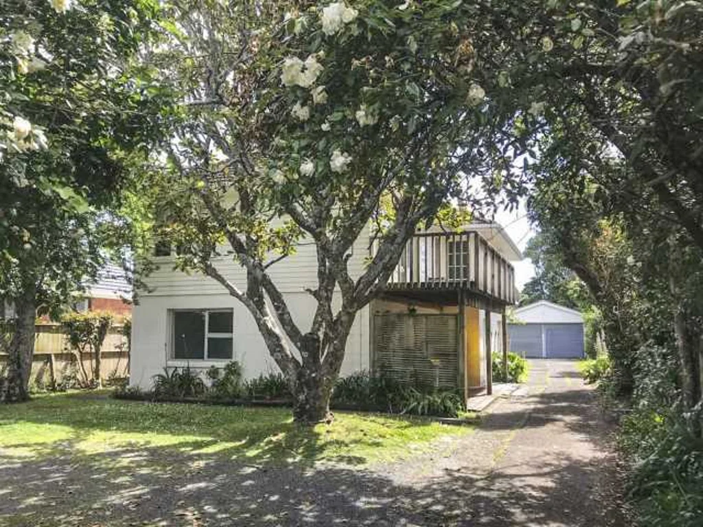 Te Atatu Peninsula 6房  Dual Income Home & Income or Extended Family Haven