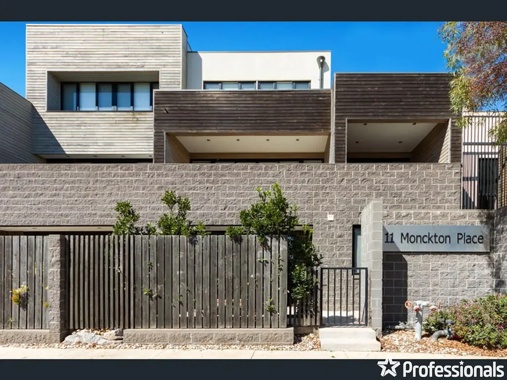 Lifestyle and Convenient Location!