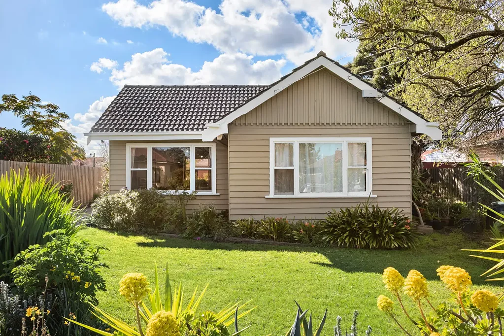 3 BEDROOM HOME WITH PLENTY OF LIVING SPACES