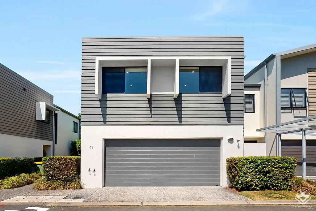 Tugun 4Kwarto 4 Bedrooms + Study | Double Garage | Gorgeous Central Park Views | Close to Tugun Beach