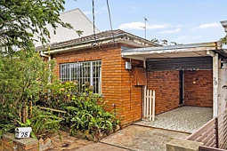 28 Universal Street, Eastlakes