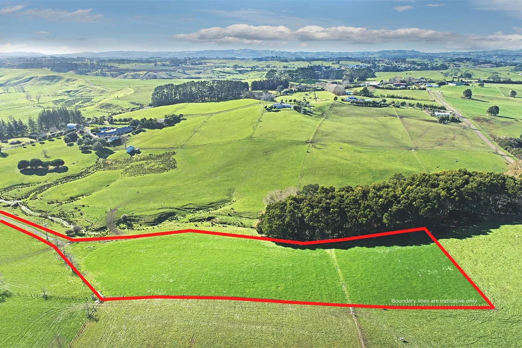 Patumahoe Country lifestyle awaits - elevated 1.05ha section
