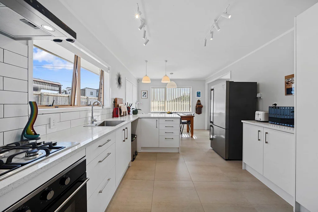 Papatoetoe 2Kwarto Perfect Package –Road Frontage, Privacy & Location